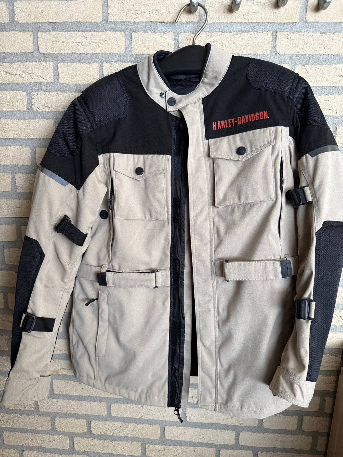 Harley Davidson Motorjas kleur beige zwart., Motoren, Kleding | Motorkleding, Ophalen, Nieuw met kaartje, Heren, Jas | textiel