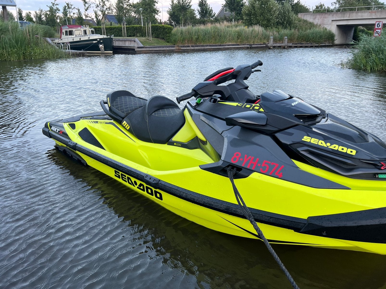 Sea-Doo RXT-X 300 RS 2019 | 300 PK | 79 uur | trailer, Watersport en Boten, Jetski's en Waterscooters, Info@seadoo.com, Zo goed als nieuw