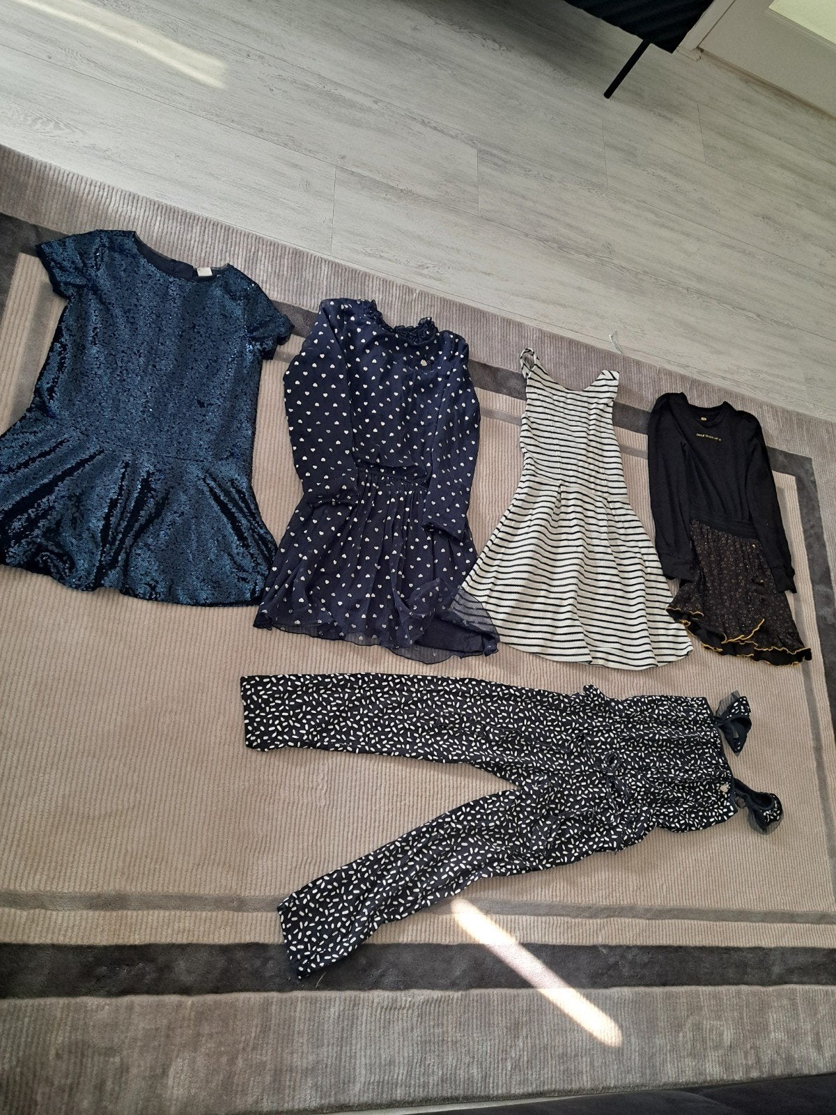 Meisjes  jurken en jumpsuit - Maat 134/140, Ophalen of Verzenden, Zo goed als nieuw