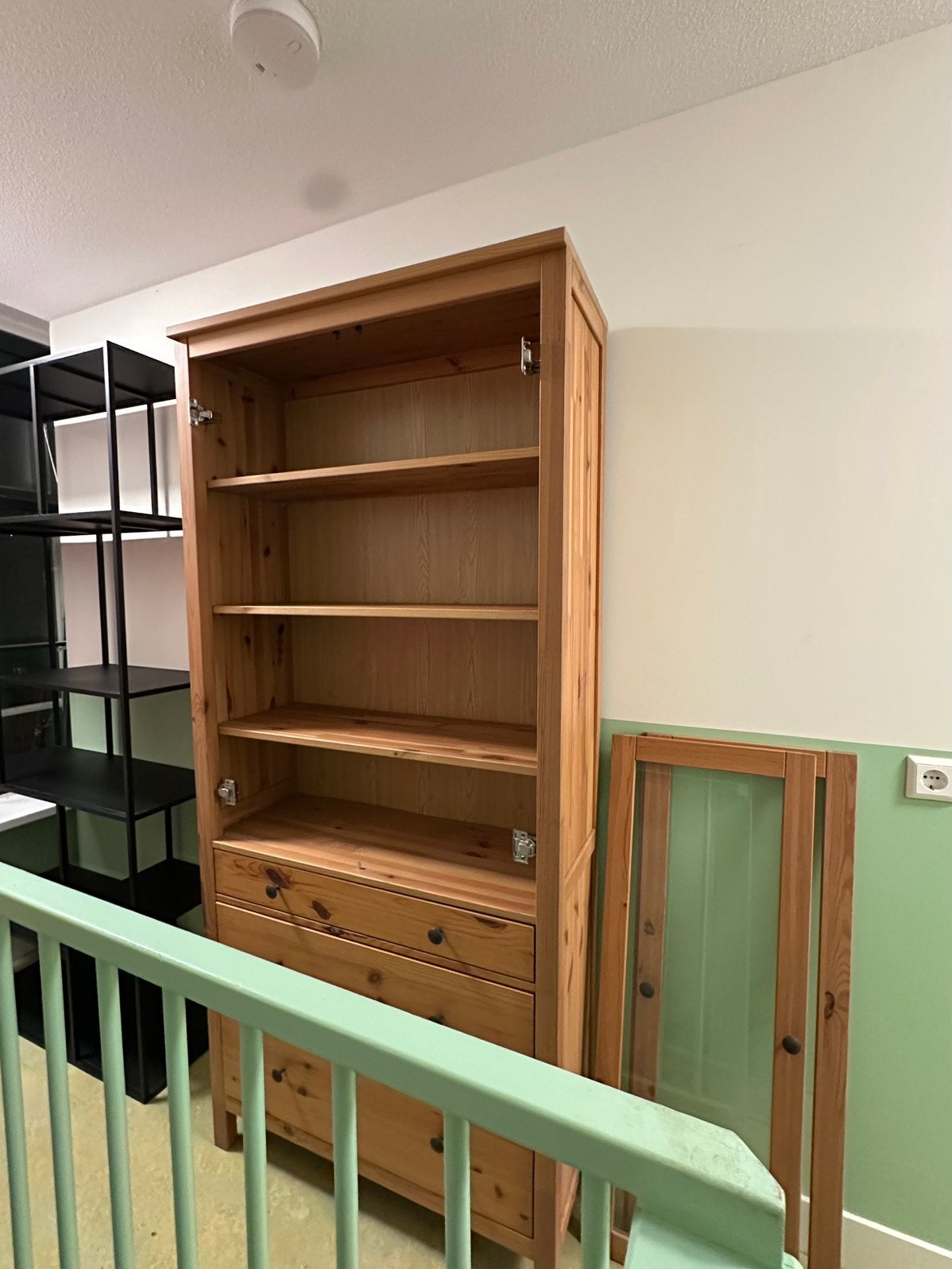 IKEA HEMNES vitrine kast, Ophalen, 50 tot 100 cm, Zo goed als nieuw, 25 tot 50 cm