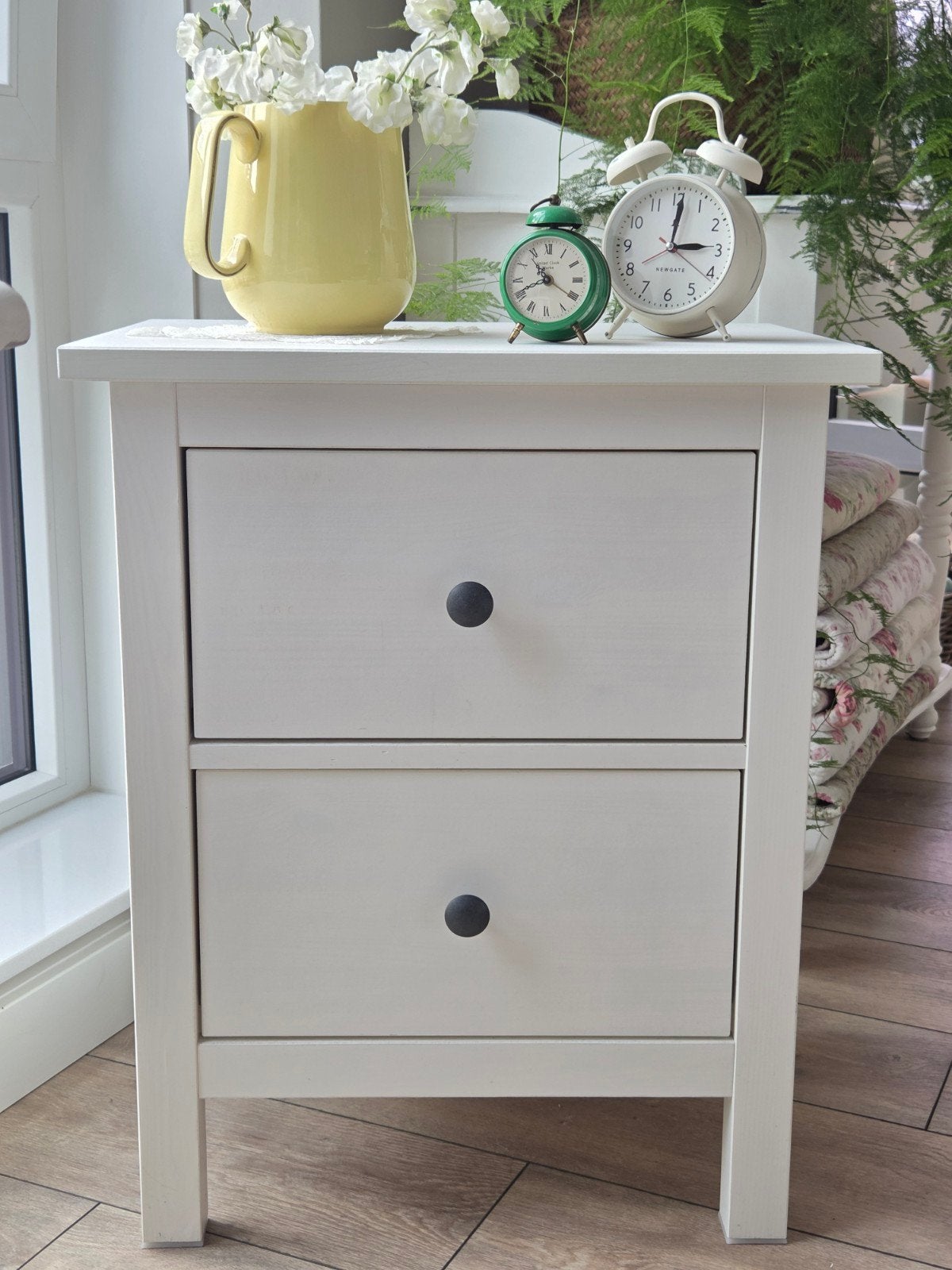 Nachtkastje ladekast Ikea Hemnes grenenhout wit nieuwstaat, Huis en Inrichting, Slaapkamer | Nachtkastjes, Ophalen, Gebruikt, Minder dan 45 cm