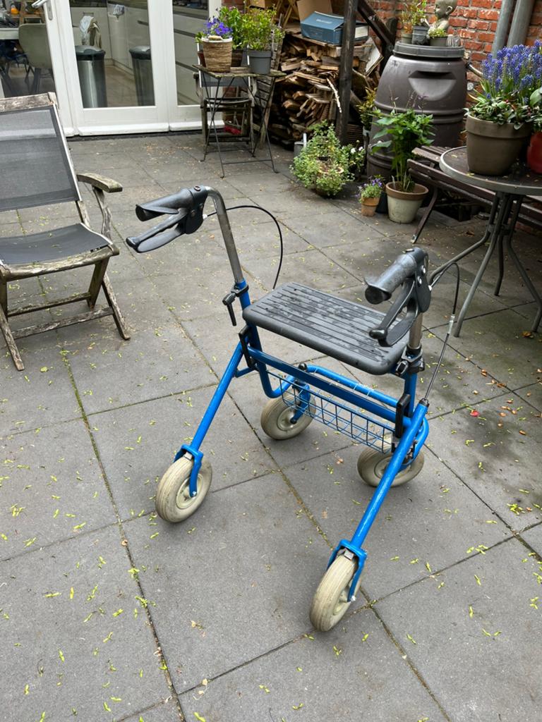 Rollator - gebruikt - wegens overcompleet, Ophalen of Verzenden, Gebruikt
