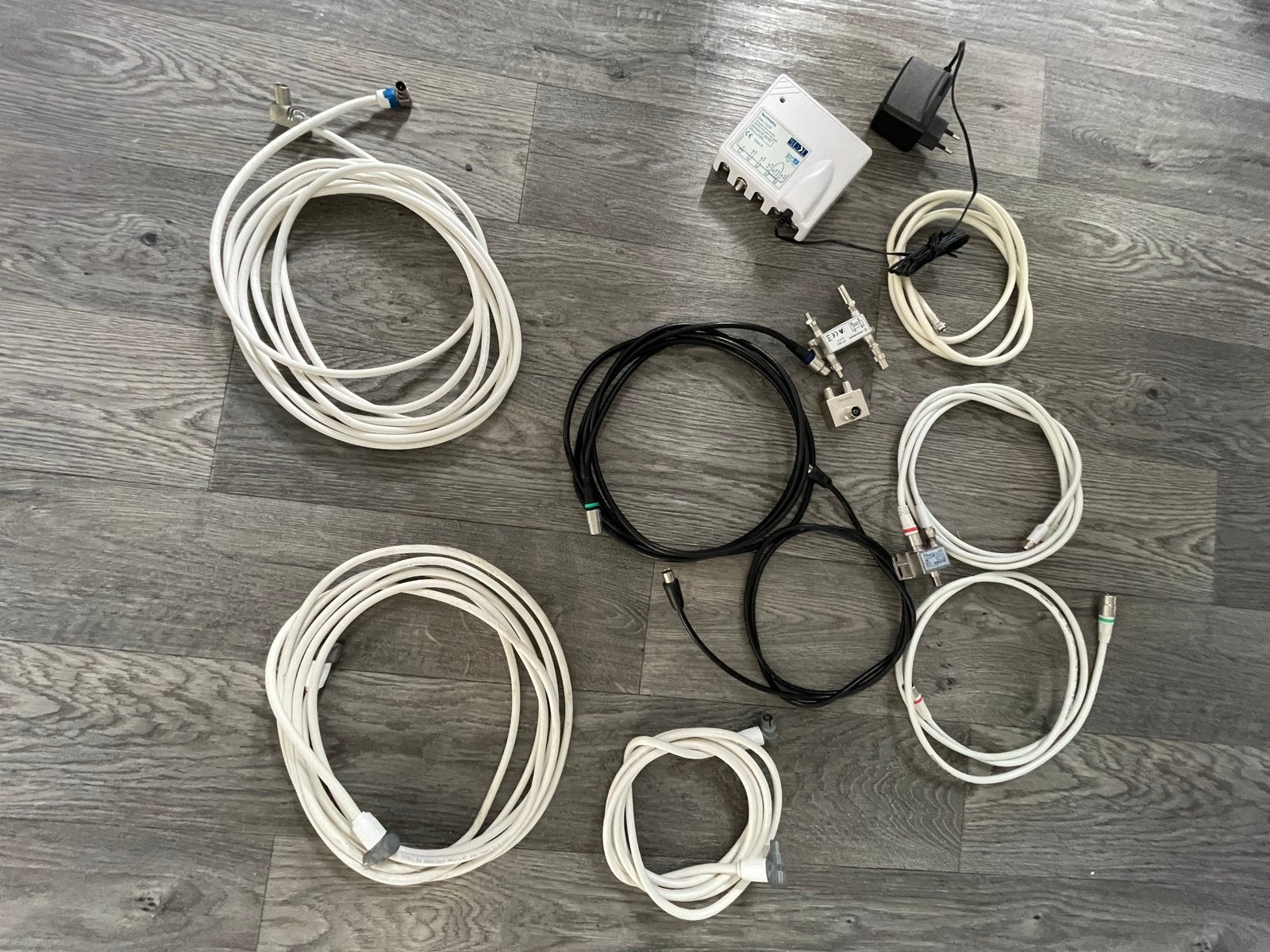 Diverse kabels en versterker (Technetix FRA-752/N), Ophalen of Verzenden, Gebruikt, 10 meter of meer, Coaxiale kabel
