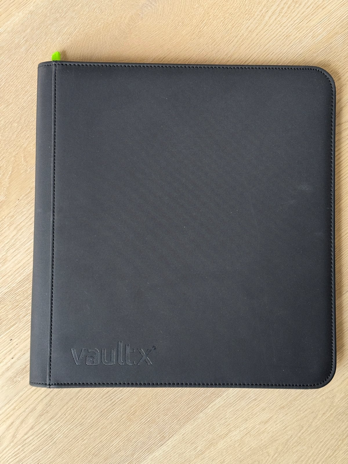 Vaultx binder 12 pocket, Ophalen, 17 inch of meer, Zo goed als nieuw
