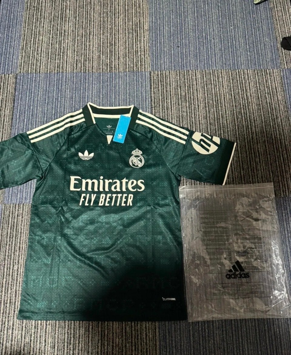 Real Madrid voetbalshirt Mbappé #10 - Groen (Nieuw), Kleding | Heren, Nieuw, Overige maten, Ophalen of Verzenden, Voetbal