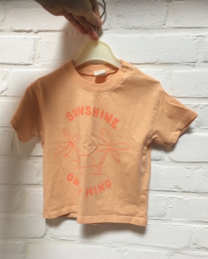 H&M t-shirt Sunshine on my mind maat 74, Jongetje of Meisje, H&M, Ophalen of Verzenden, Zo goed als nieuw