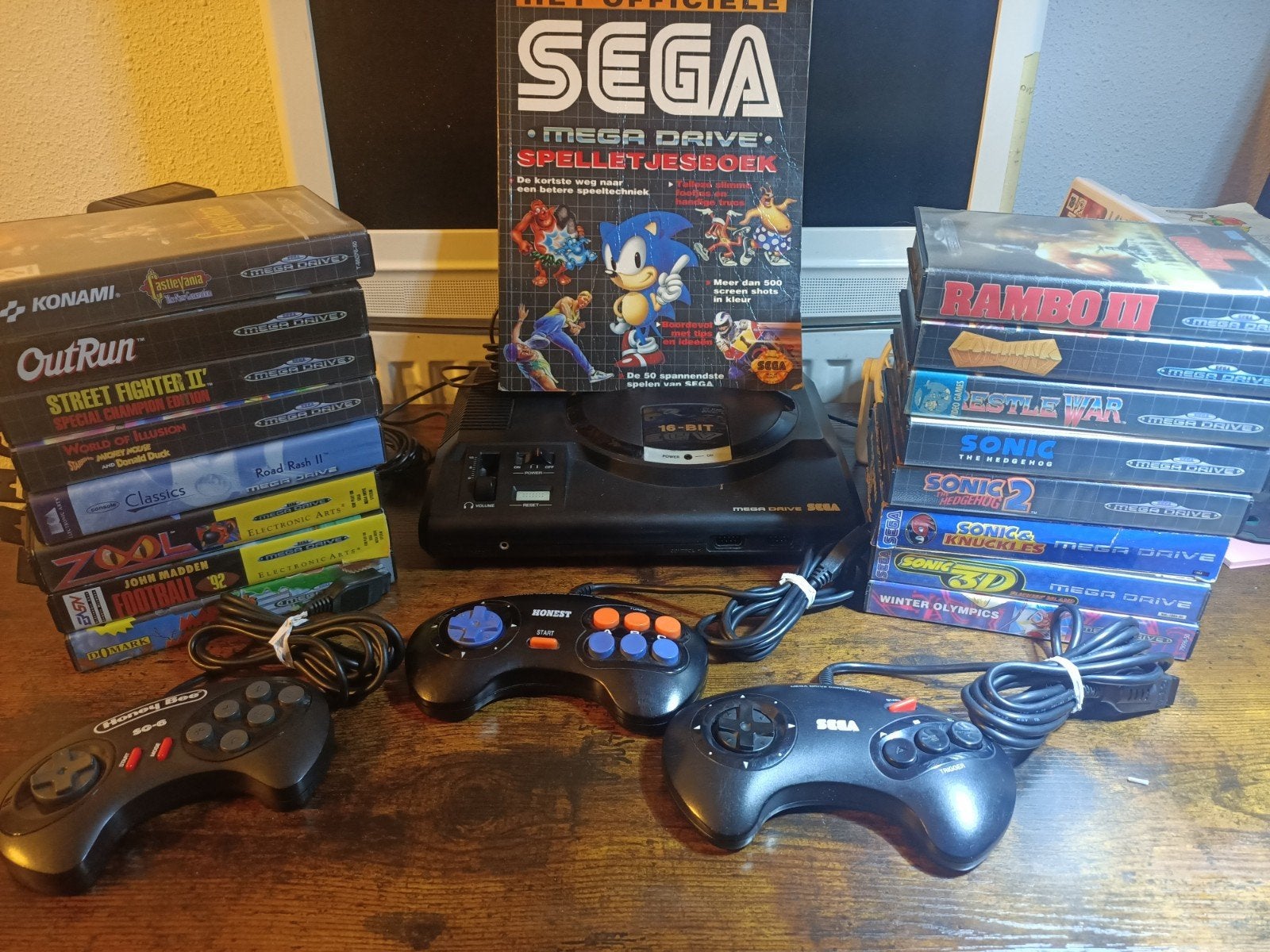 Sega Mega Drive met 3 controllers en 15 spellen, Spelcomputers en Games, Spelcomputers | Sega, Mega Drive, Ophalen of Verzenden