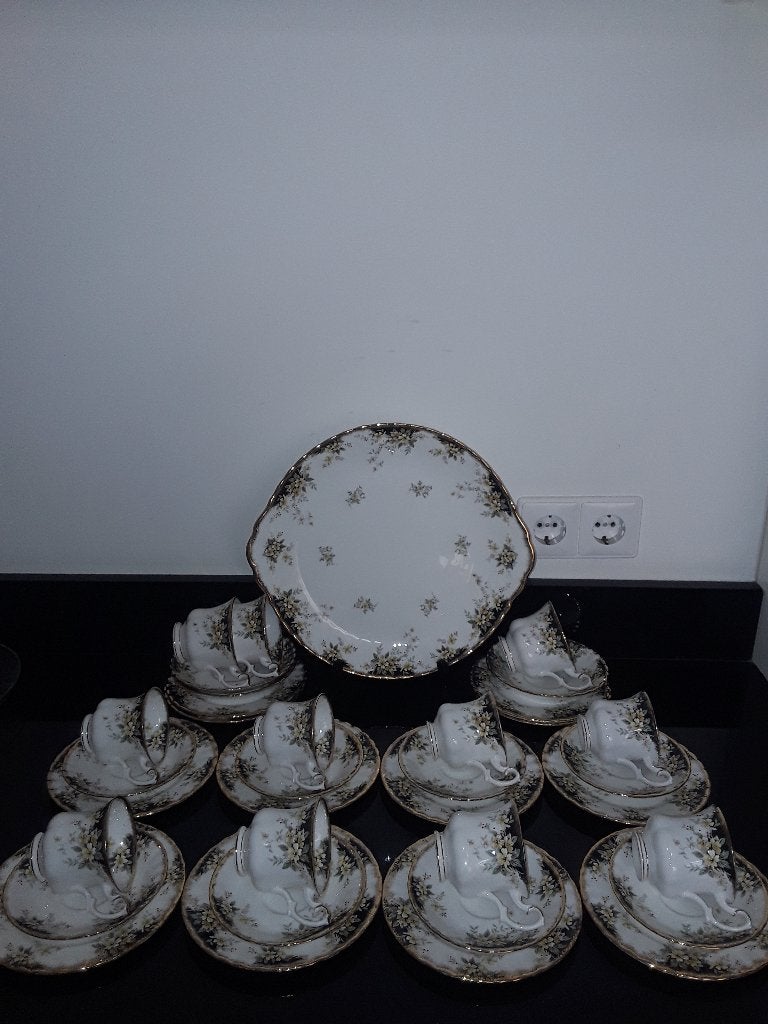 Royal albert gebak en theeservies Royal Ascot, Antiek en Kunst, Antiek | Servies los, Verzenden