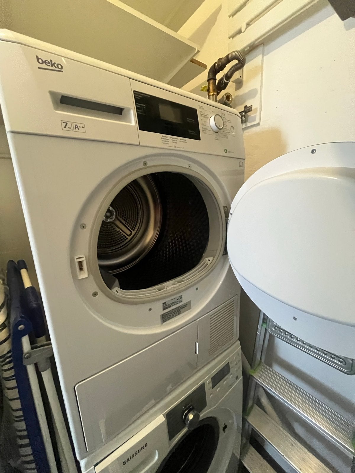 Stapelbare wasmachine en droger - Goede staat, Witgoed en Apparatuur, Wasmachines, Ophalen, Gebruikt, Voorlader, 85 tot 90 cm
