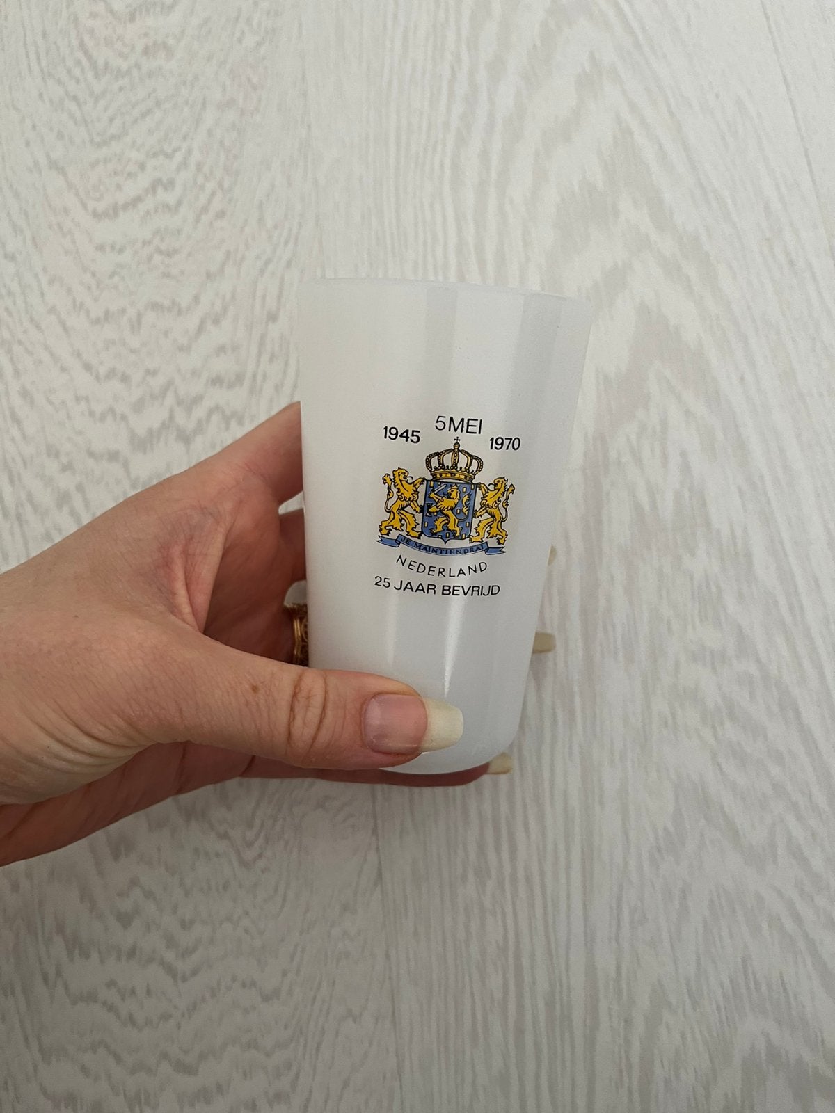 Beker Koninklijk huis 1970 25 jaar bevrijd, Ophalen of Verzenden, Zo goed als nieuw, Nederland, Servies