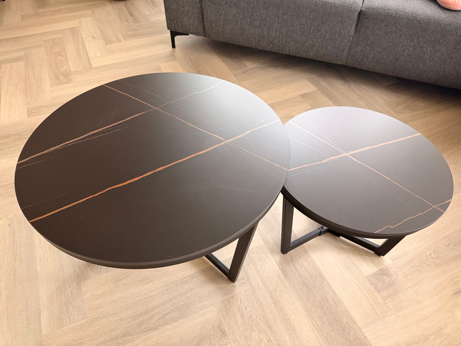 Foto 6 van Set van 2 ronde salontafels - marmerlook zwart/goud