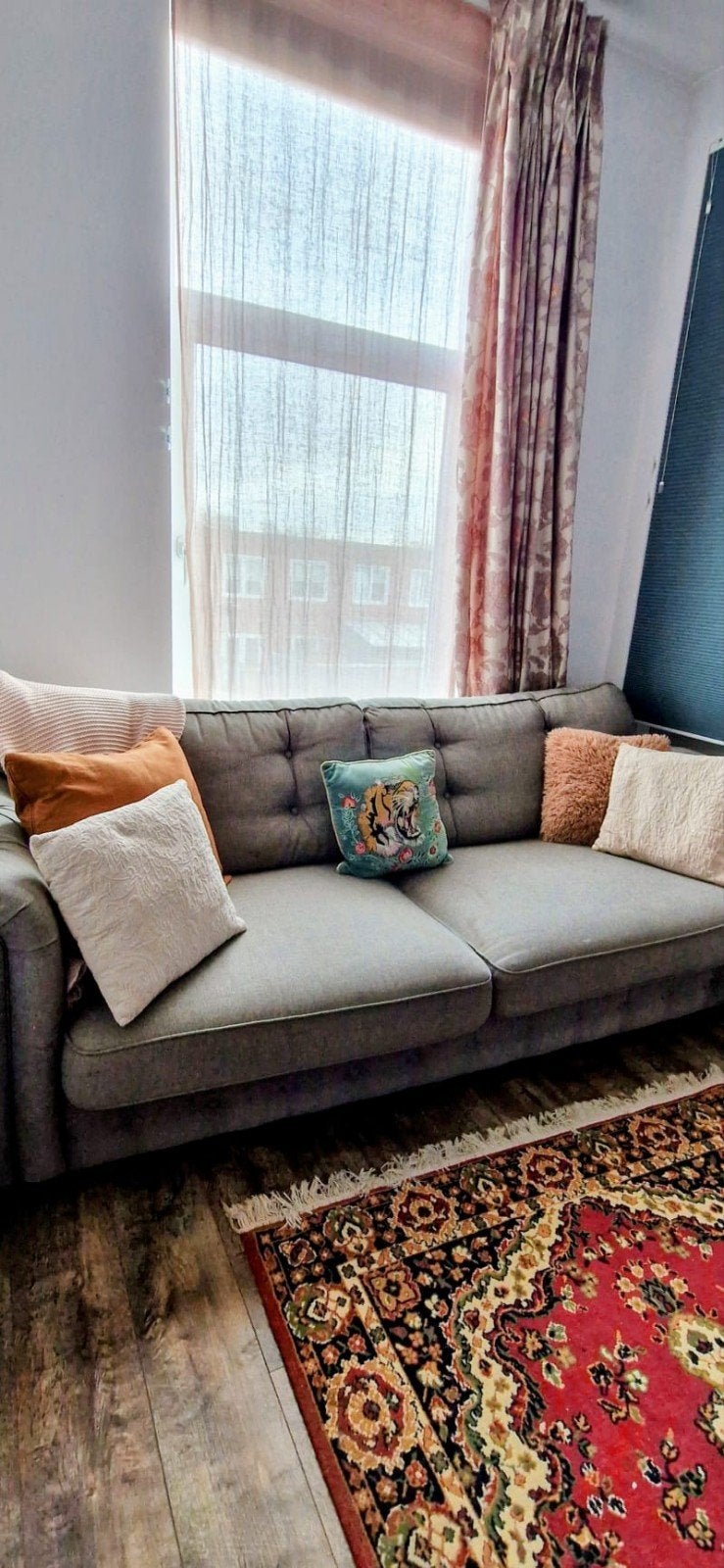 Chesterfield Stijl Bank - Grijs Stoffen 3-Zits, Huis en Inrichting, Ophalen, Gebruikt, Chesterfield, Driepersoons