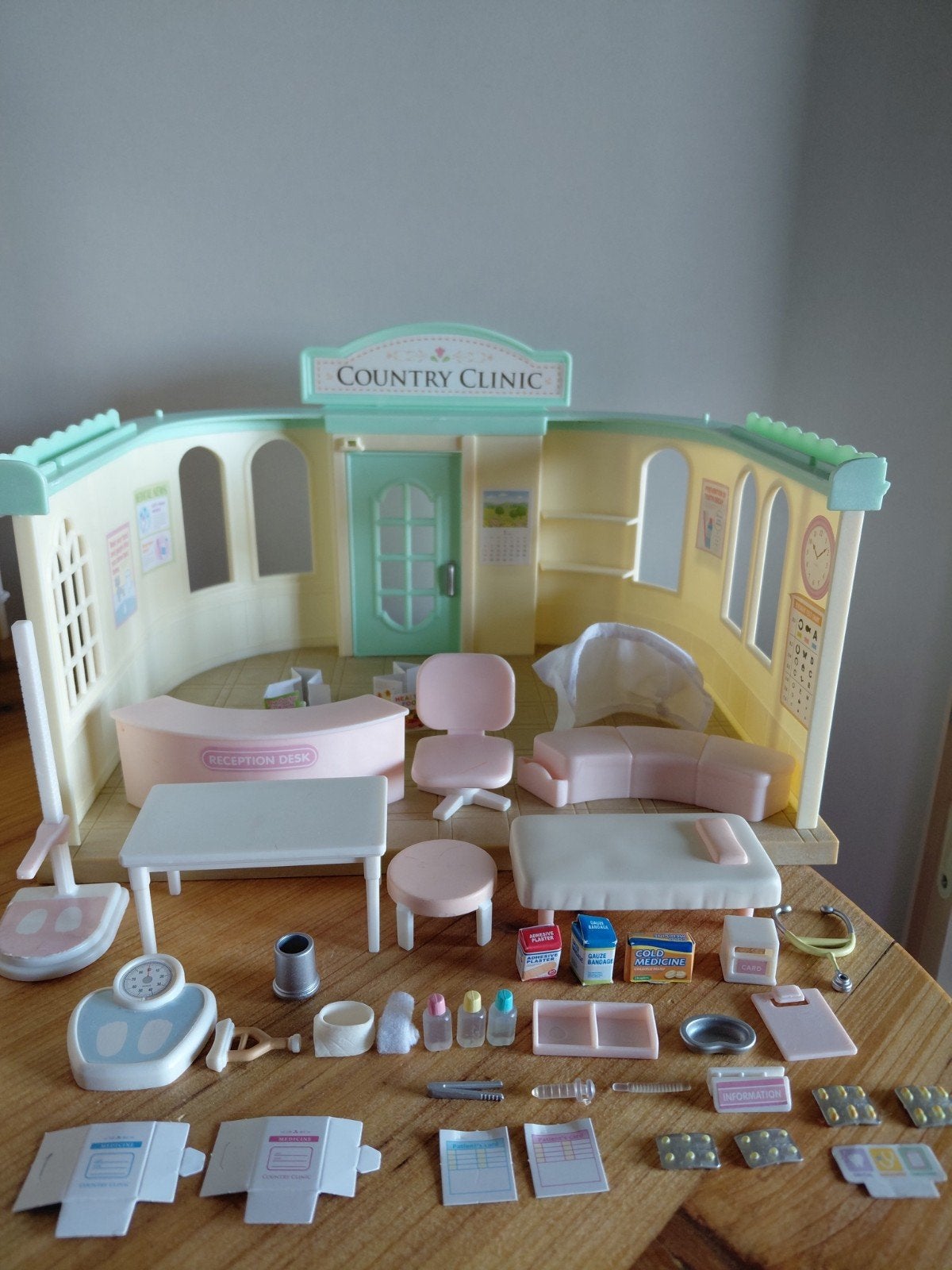 Sylvanian families ziekenhuis/country clinic/kliniek, Ophalen of Verzenden, Zo goed als nieuw, Poppenhuis