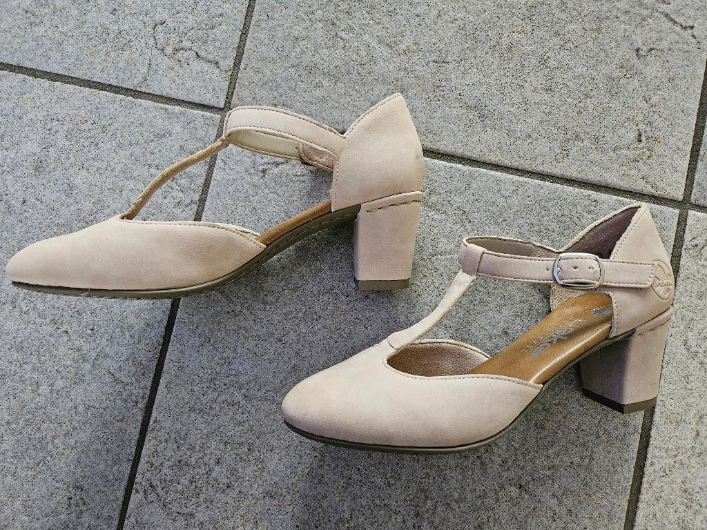 Licht roze/huidskleur leren pumps, Rieker, maat 37, Pumps, Beige, Nieuw, Ophalen of Verzenden