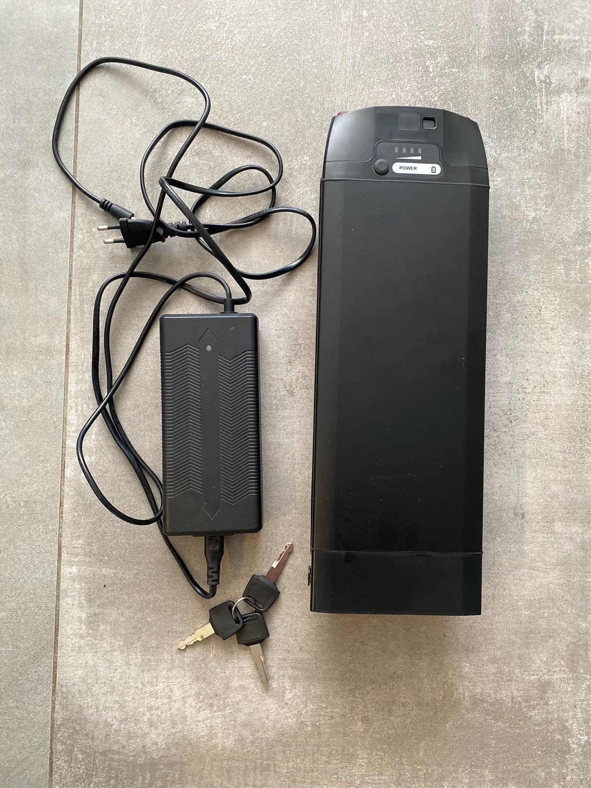 Turnlife bagagedrager fietsaccu 36V 10.4Ah met lader., Ophalen, Zo goed als nieuw