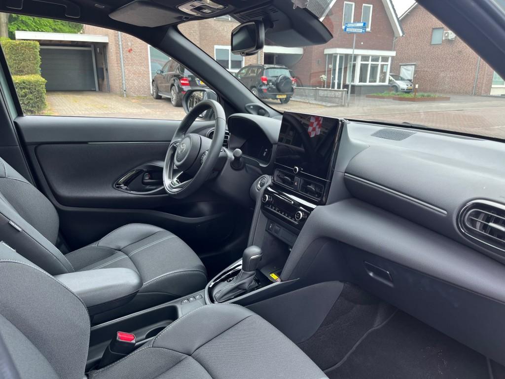 Toyota YARIS CROSS 1.5 HYBRID 130 LAUNCH EDITION / PANODAK /, 1195 kg, Gebruikt, Met garantie (alle), USB