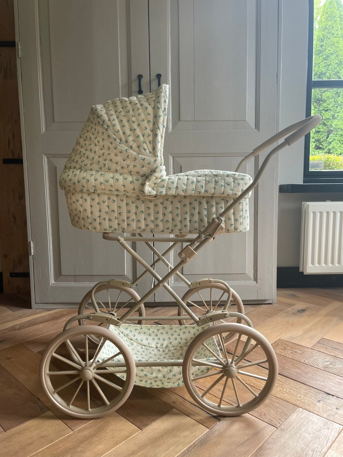 Konges Sløjd doll pram - fleur coloré *Nieuw!, Ophalen, Nieuw, Babypop