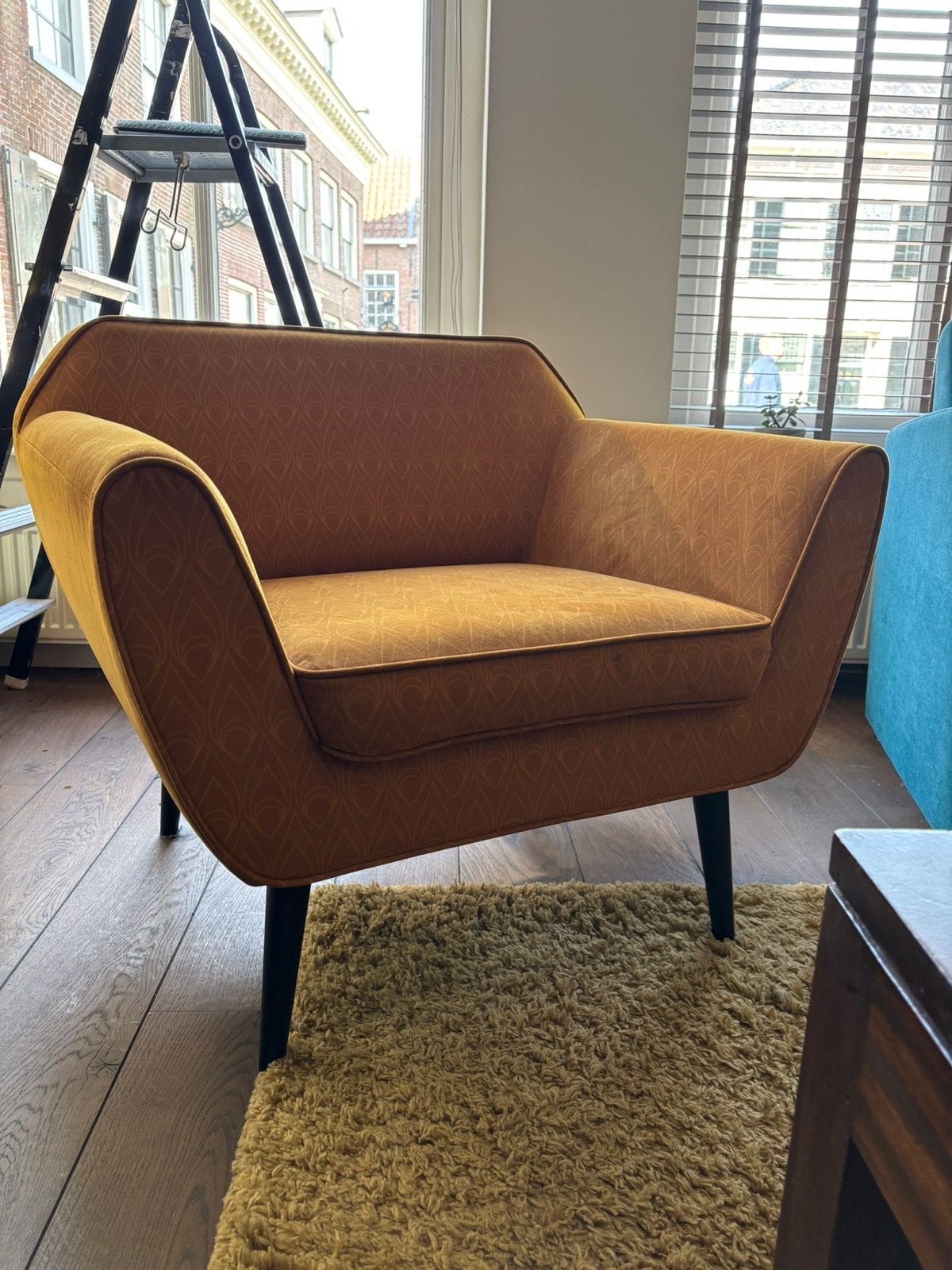 Comfortabele gouden stoel met subtiel patroon (77x90 cm), Huis en Inrichting, Ophalen, Gebruikt, Overige kleuren, Eén