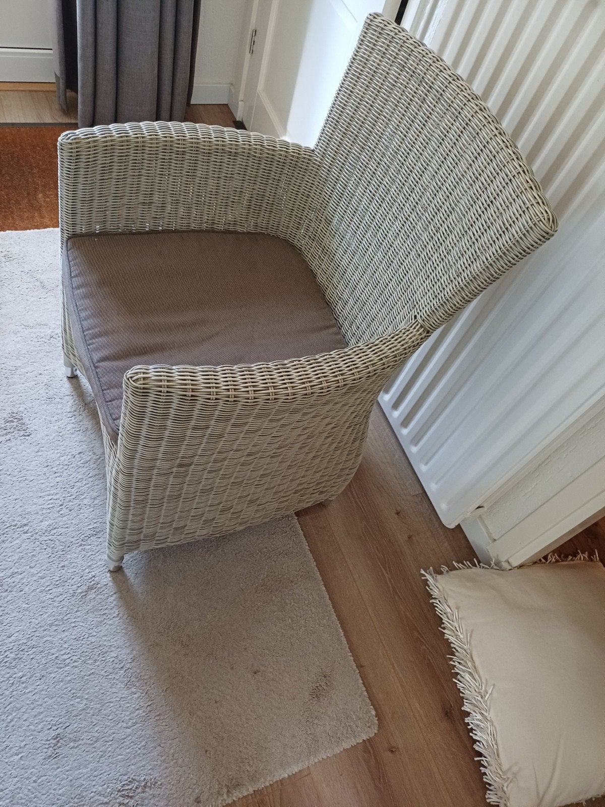 Rieten stoel wit ecru, Huis en Inrichting, Stoelen, Ophalen, Wit, Riet of Rotan, Zo goed als nieuw