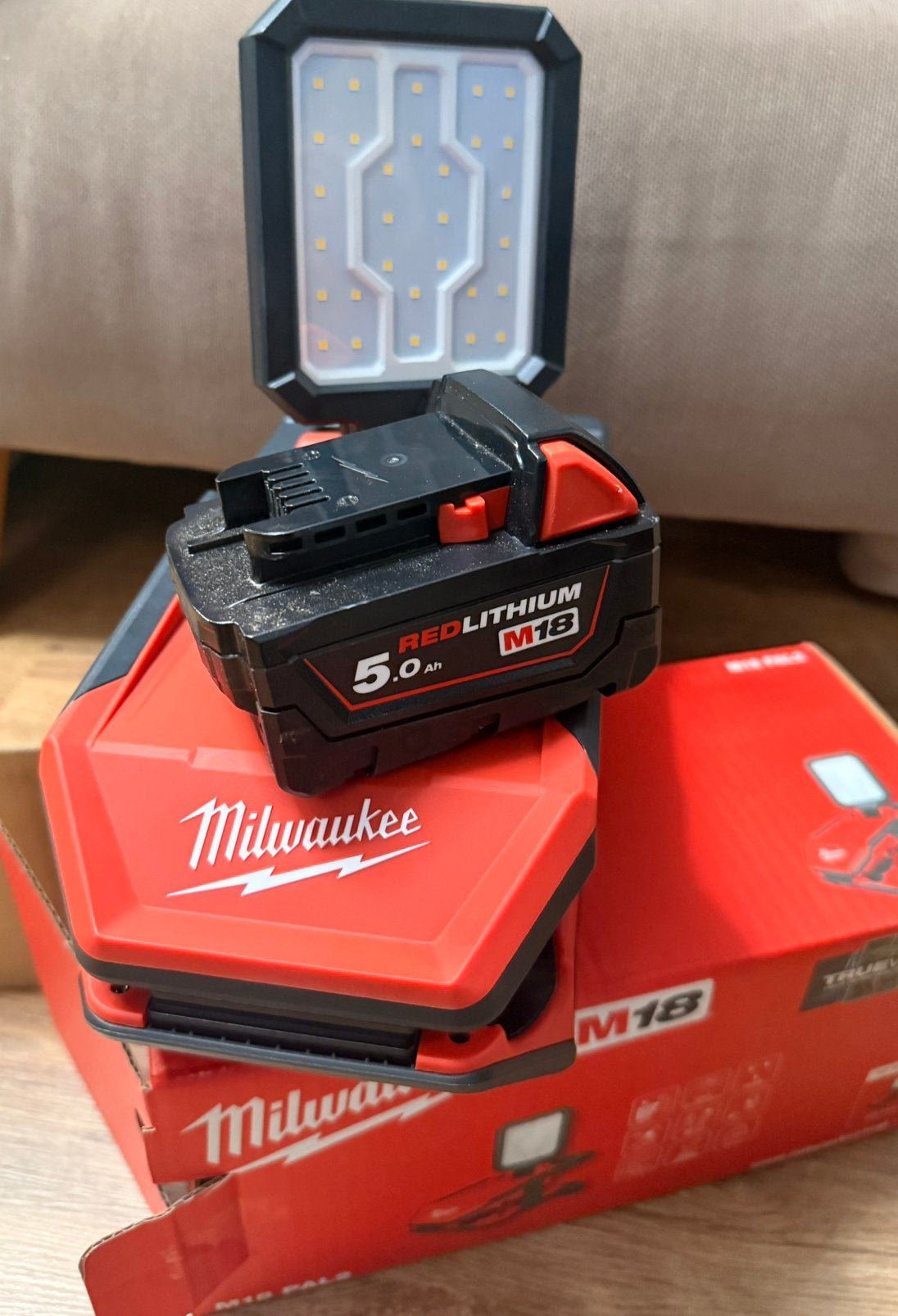 Milwaukee m18 pal2 bouwlamp stijgerlamp met 5ah accu (nieuw), Ophalen of Verzenden, Zo goed als nieuw, Minder dan 50 watt, Lamp