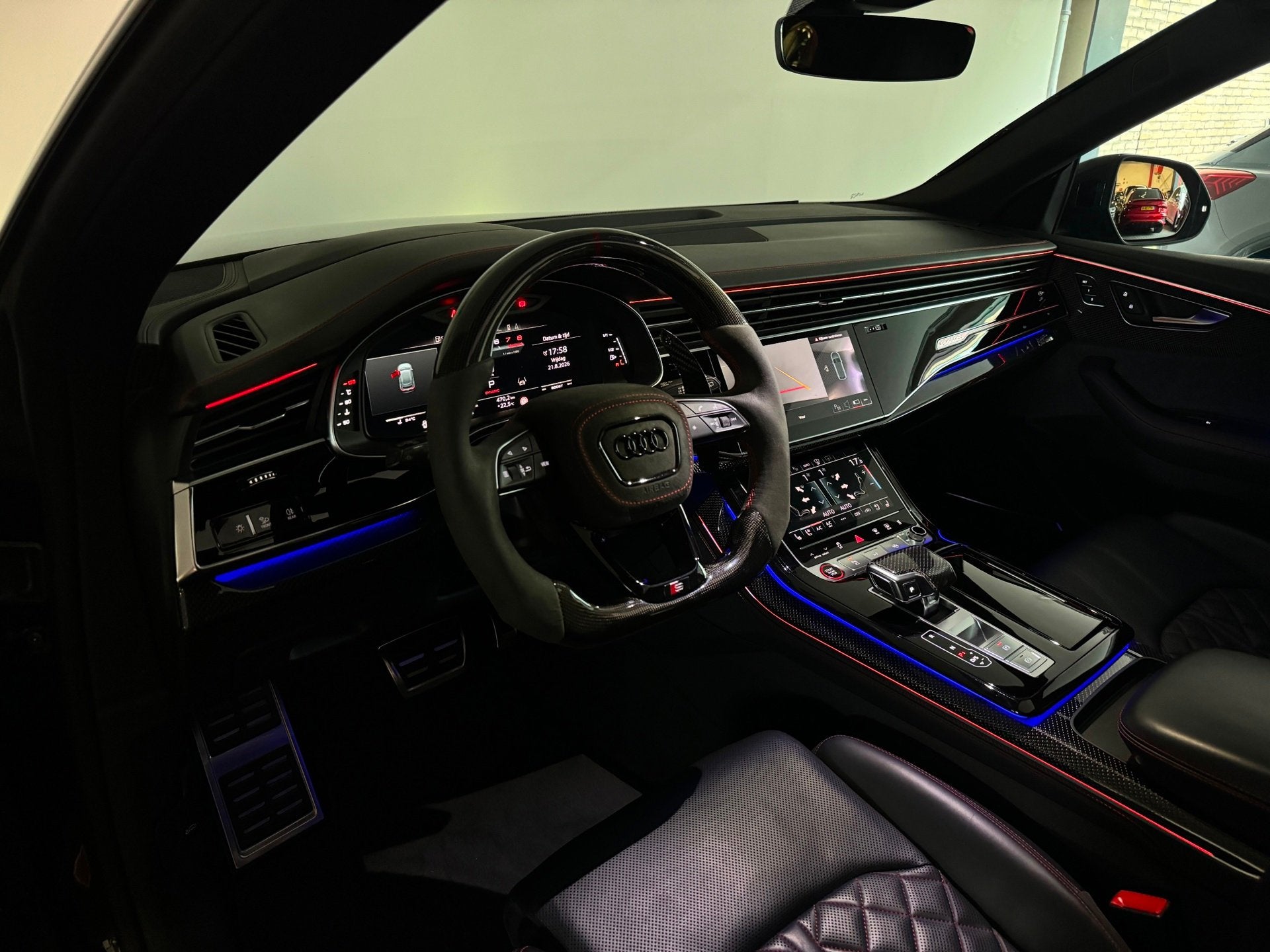 Audi Q8 4.0 TFSI SQ8 quattro Carbon|Massage|Trekhaak|Sfeer|N, Auto's, Automaat, Gebruikt, 2245 kg, Zwart