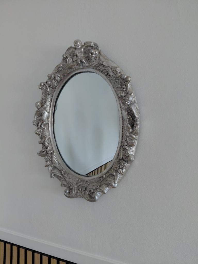Zilverkleurige barok spiegel, Antiek en Kunst, Ophalen of Verzenden, Ovaal, Minder dan 50 cm