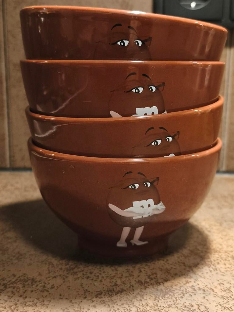 4 Bruine kommen M&M: Mrs Brown, Nieuw, Ophalen of Verzenden, Kom(men), Overige stijlen