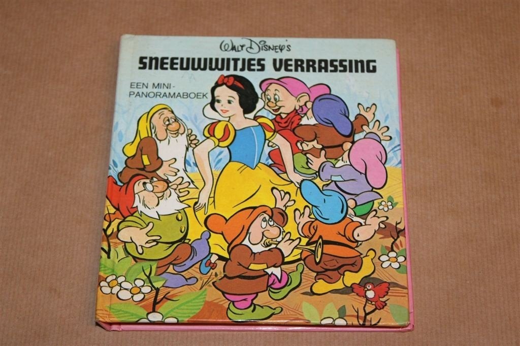 Sneeuwwitjes Verrassing — Disney Pop-up Boekje 1977, Boeken, Ophalen of Verzenden, Gelezen