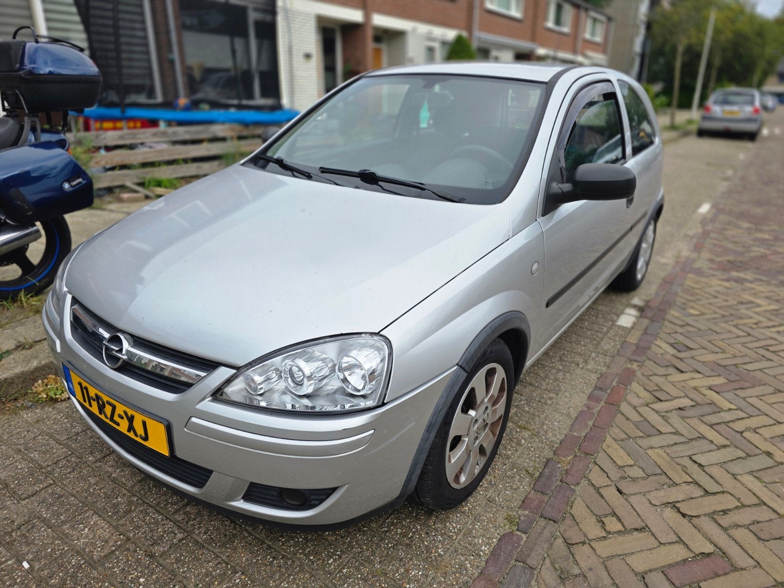 Opel Corsa 1.2 16V Twinport 3D 2005 Grijs, Auto's, Voorwielaandrijving, 31 €/maand, 4 cilinders, Airbags