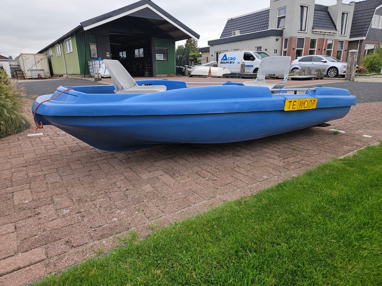 Toerboot Visboot Jeanneau Cap 360 en een Suzuki 4 pk 4-takt