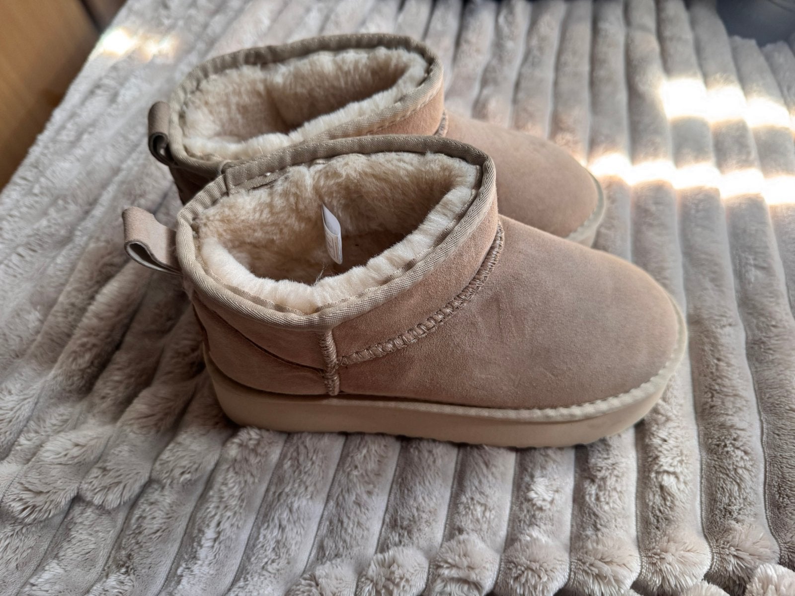Shoes UGG new, Ophalen of Verzenden, Zo goed als nieuw