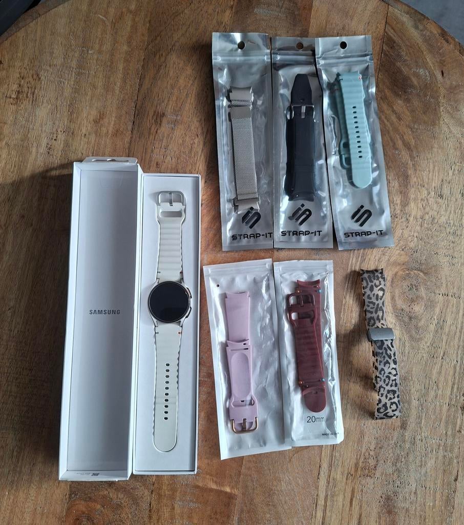 Samsung Galaxy Watch 7 met extra bandjes, Sieraden, Tassen en Uiterlijk, Smartwatches, Wit, Ophalen of Verzenden, Zo goed als nieuw
