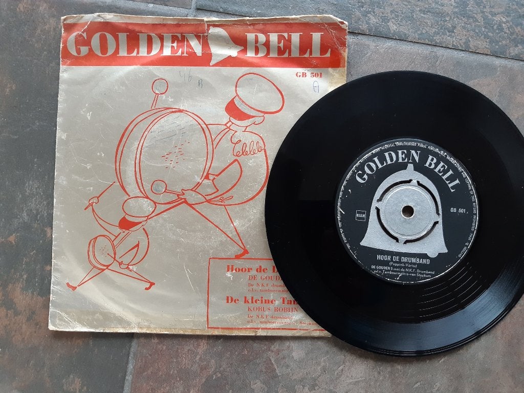 Singel Golden Bell: Hoor de Drumband /De kleine Tamboer, Ophalen of Verzenden, Zo goed als nieuw, Nederlandstalig, Single