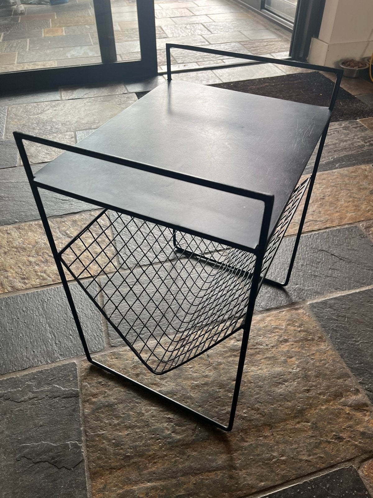 Gebruikte kranten/tijdschriften tafeltje, Huis en Inrichting, Woonaccessoires | Krantenbakken en Lectuurbakken, Krantenbak, Ophalen