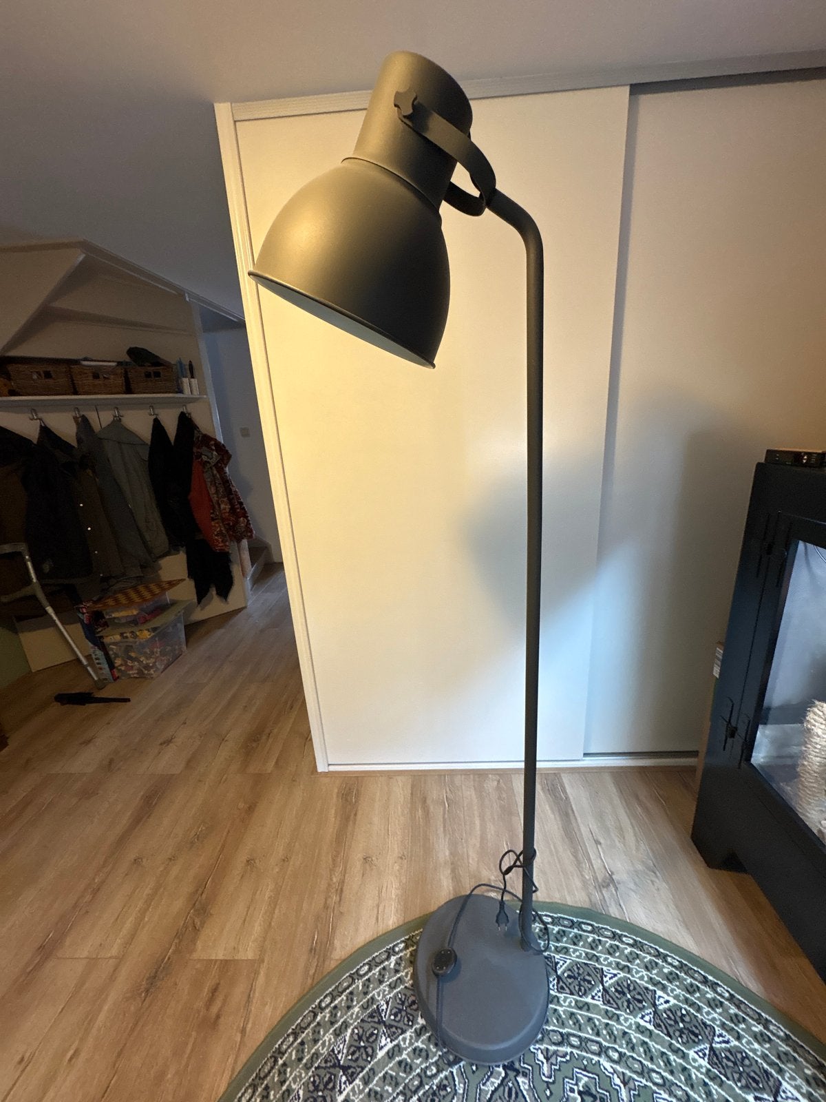 Grijze staande lamp - Zo goed als nieuw, Ophalen, Zo goed als nieuw, Metaal, 150 tot 200 cm