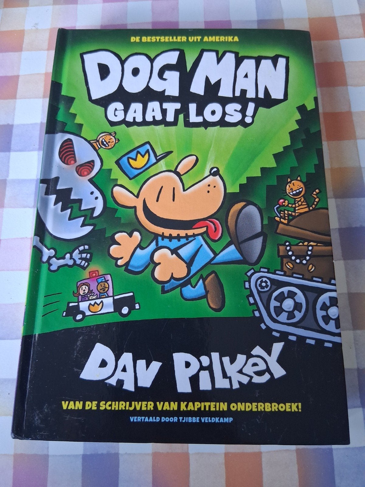 boek dav pilkey - dogman gaat los!, Boeken, Ophalen of Verzenden, Gelezen, Fictie algemeen
