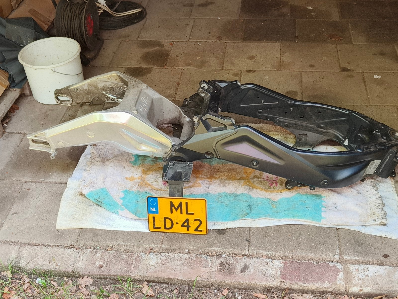 Aprilia RSV / Tuono 1000 R  Factory 2004 Frame met Achterbug, Ophalen of Verzenden