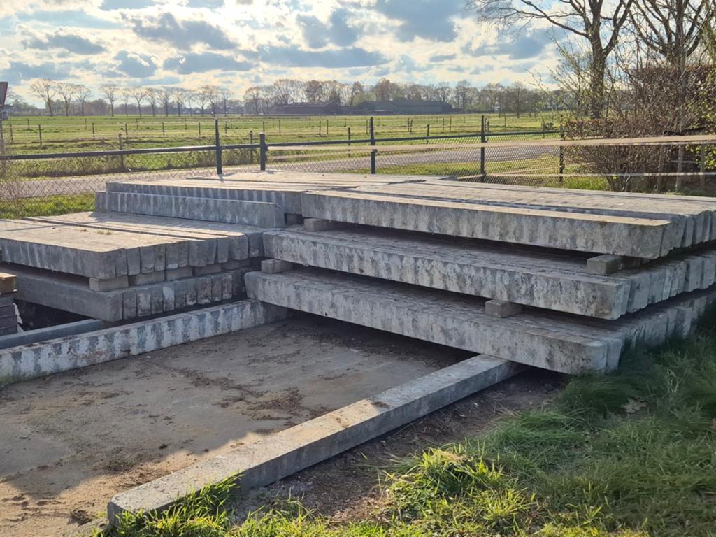 Betonnen balken/opsluitbanden/ondersteuningsbalken/lateien, Ophalen