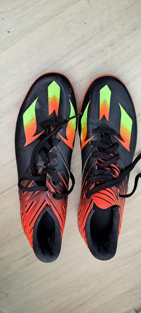 Kunstgras voetbalschoenen adidas maat 44, Maat XS of kleiner, Ophalen, Schoenen