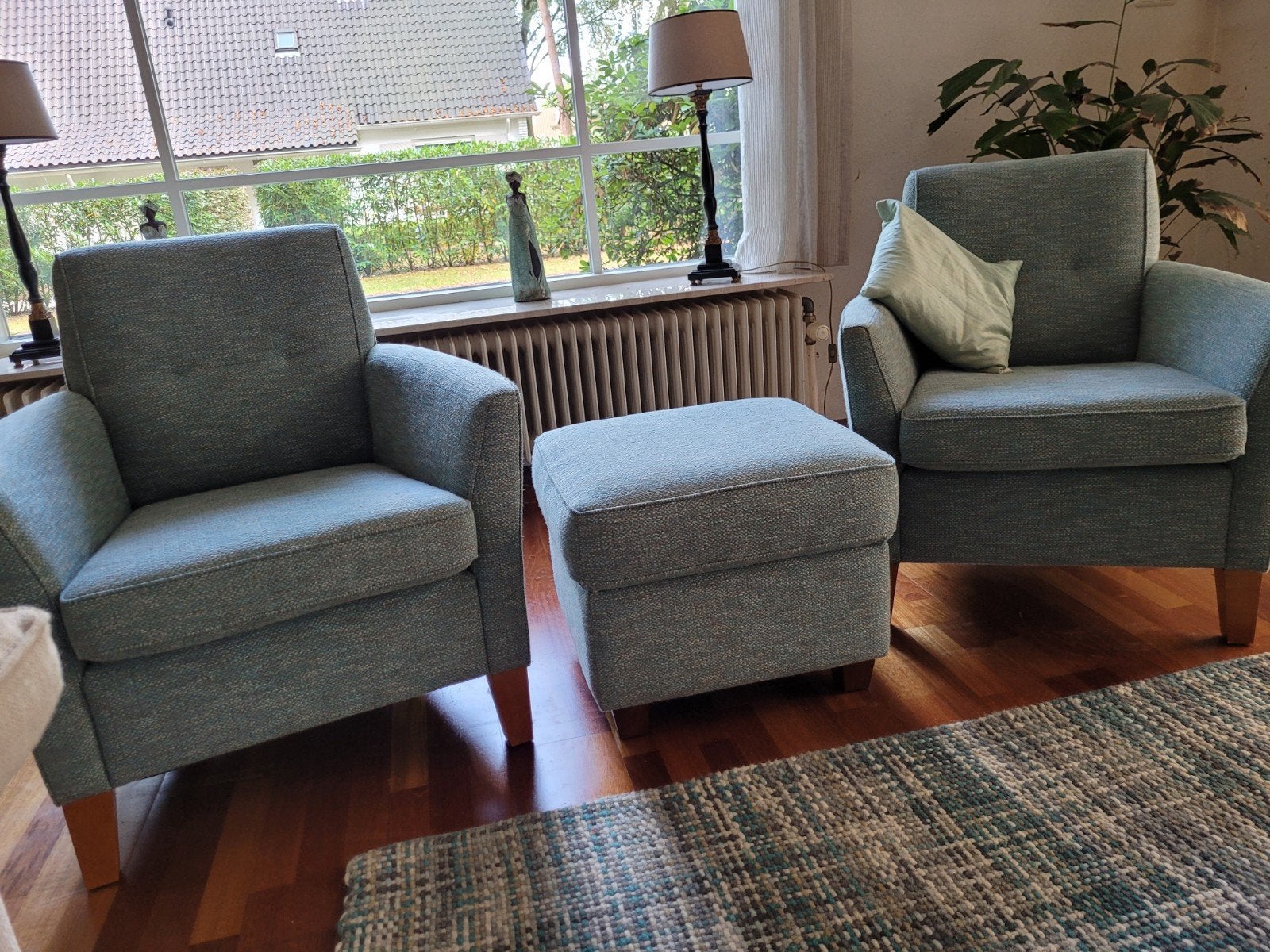 Twee comfortabele fauteuils met poef -, Huis en Inrichting, Fauteuils, Ophalen, Modern, Comfortabel, 75 tot 100 cm, Zo goed als nieuw