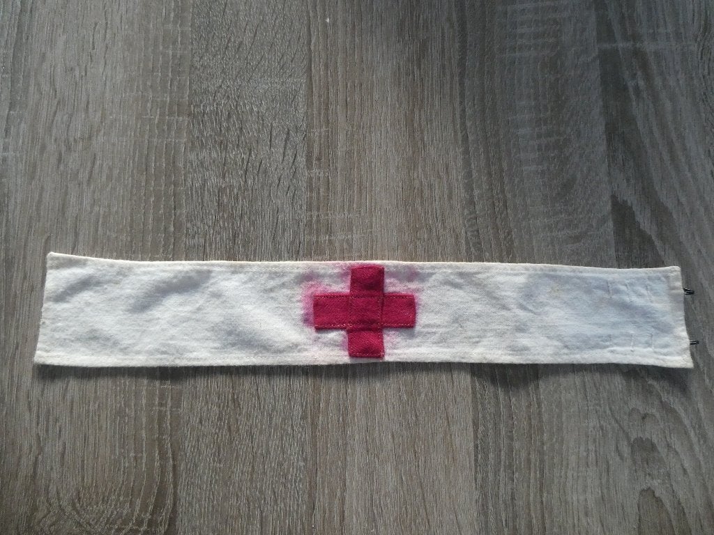 Rode kruis armband., Verzamelen, Militaria | Tweede Wereldoorlog, Ophalen of Verzenden, Overige soorten, Nederland, Embleem of Badge