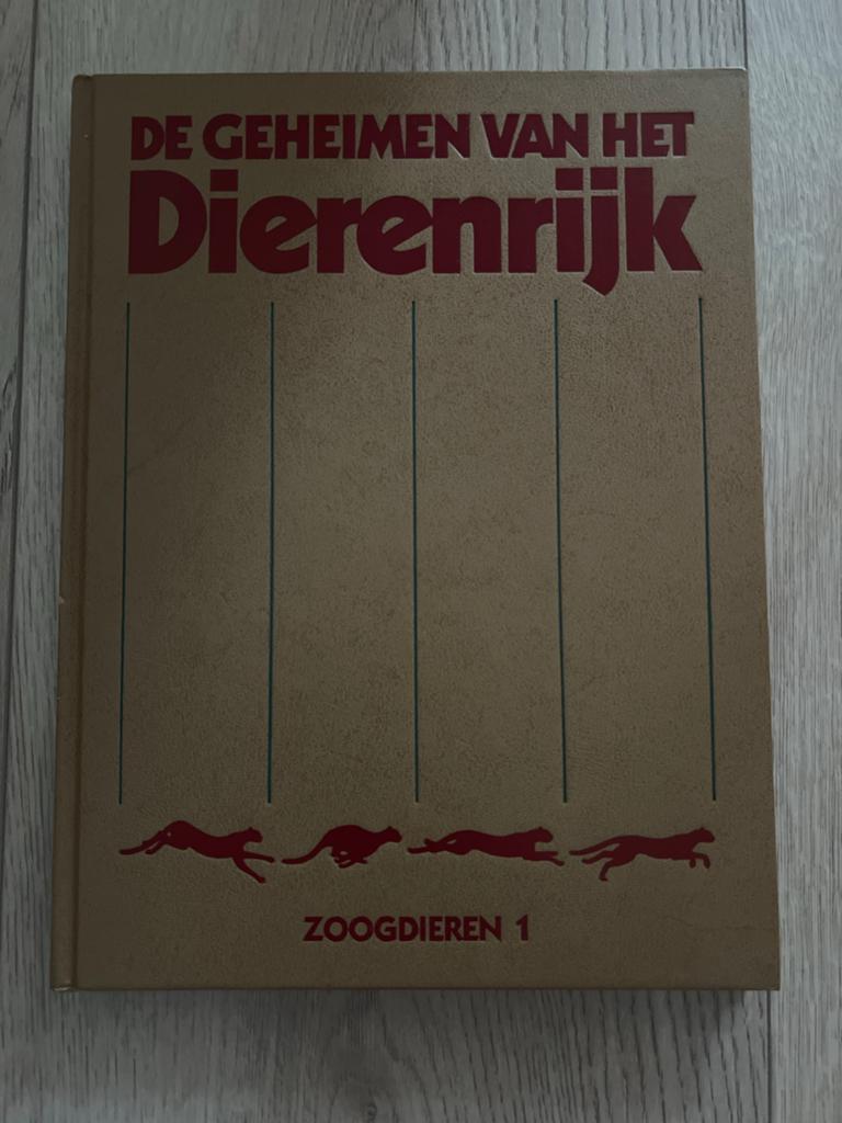 De Geheimen van het Dierenrijk - Zoogdieren 1, Boeken, Ophalen of Verzenden, Gelezen, Natuur algemeen