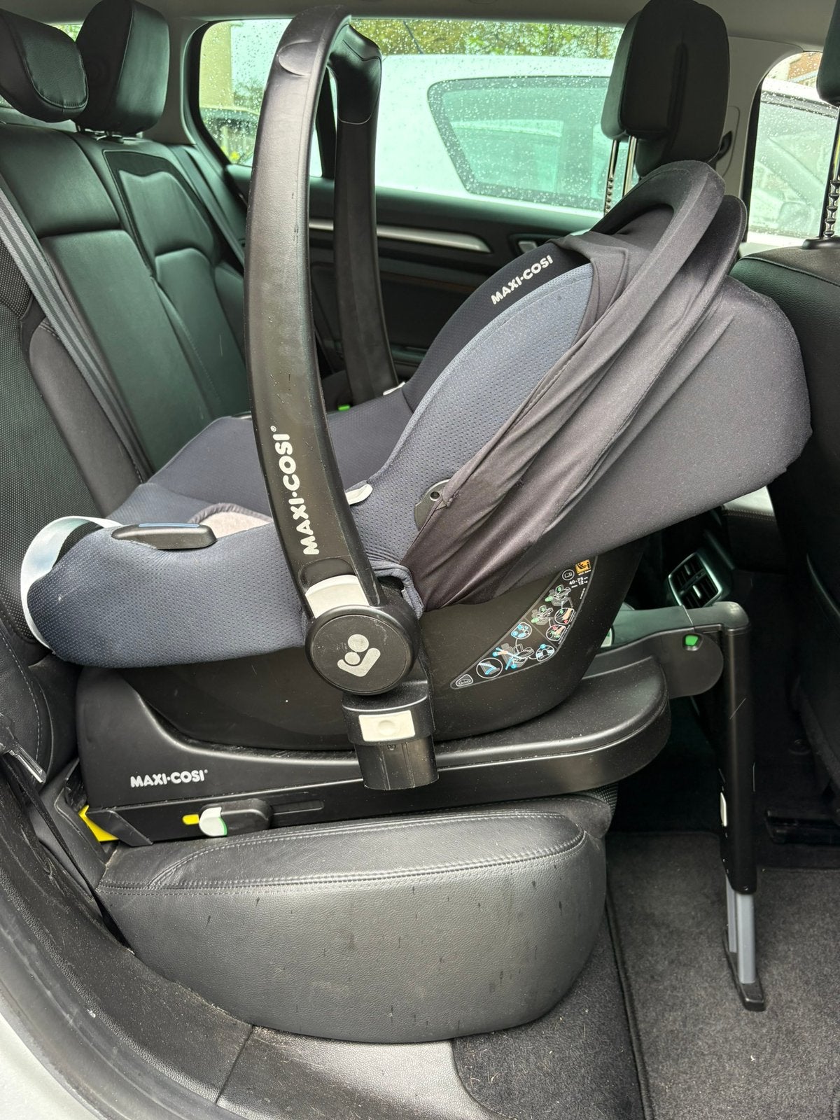 1x maxicosi Cabriofix + 2x i-size base, Kinderen en Baby's, Autostoeltjes, Ophalen, Gebruikt, Zijbescherming, Isofix