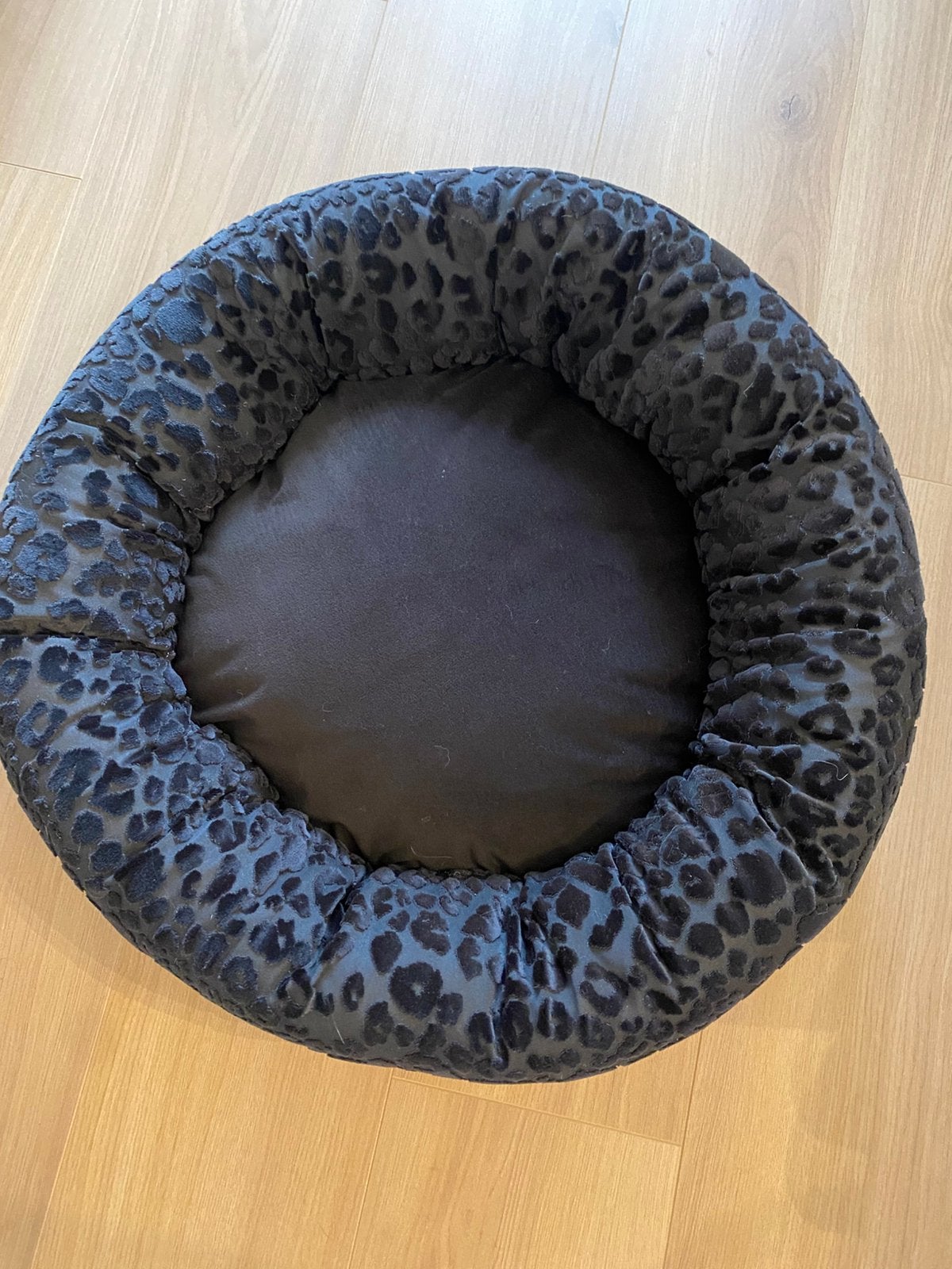 Als nieuw dieren mand zwart panter velvet hond kat, Ophalen of Verzenden, Zo goed als nieuw, Polyester