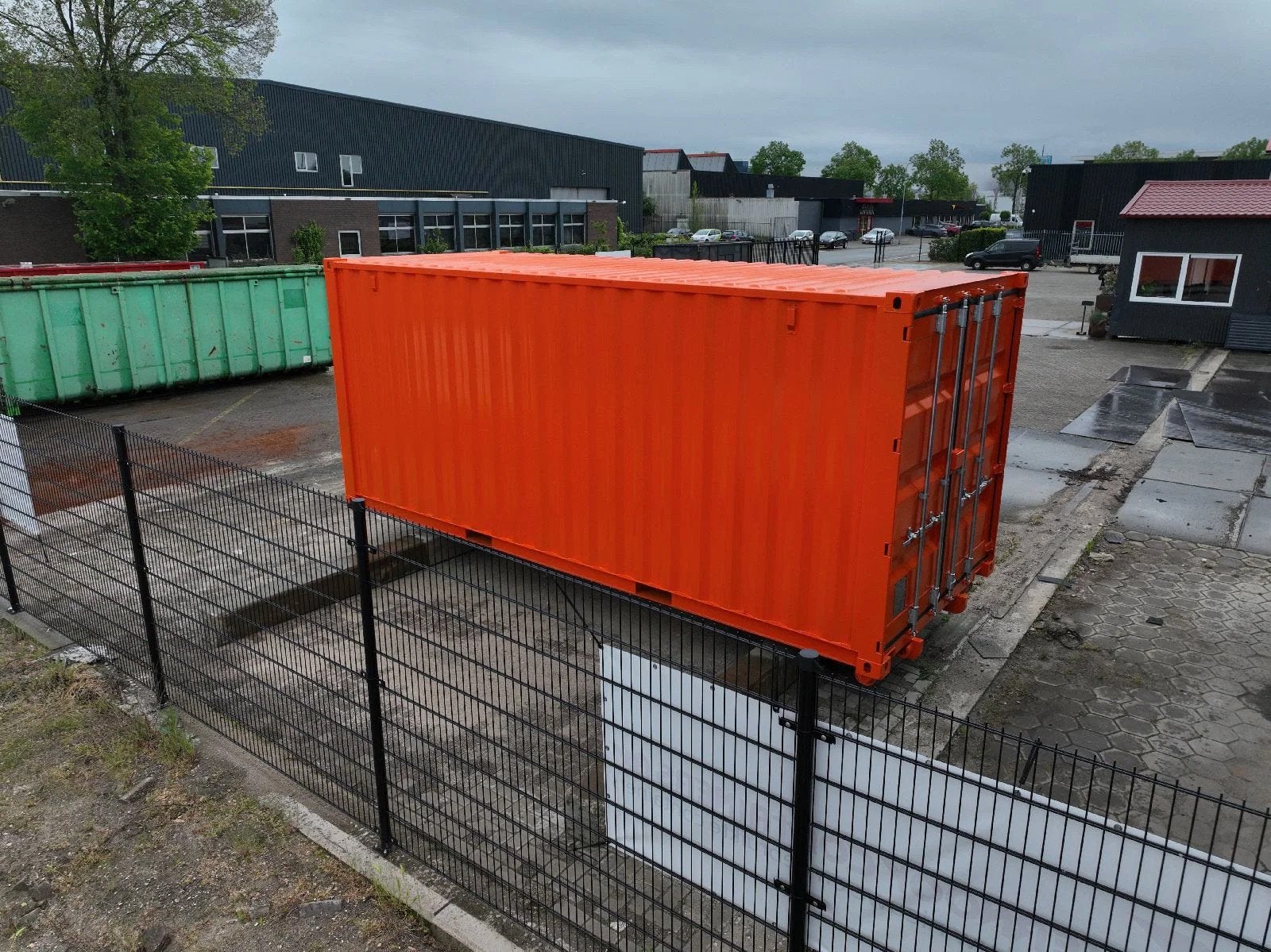 VERNOOY ZEECONTAINER MET SLEDE, Dave Vernooij, Dave@vernooy.nl, Kellensedwarsweg 9
4004 JC  Tiel, NL