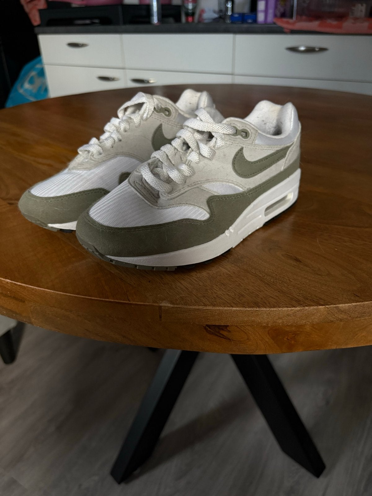 Nike Air Max 1 '87 "Light Army" - Dames Sneaker, Kleding | Dames, Ophalen of Verzenden, Nieuw, Wit, Sneakers of Gympen