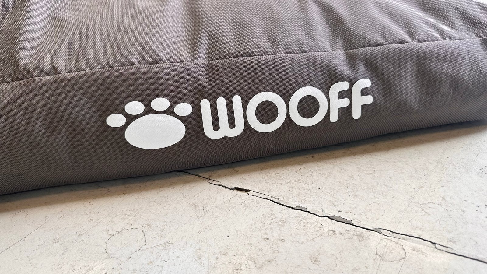 Wooff hondenkussen 70x50 - geschikt voor buiten, Dieren en Toebehoren, Ophalen, Zo goed als nieuw, Stof