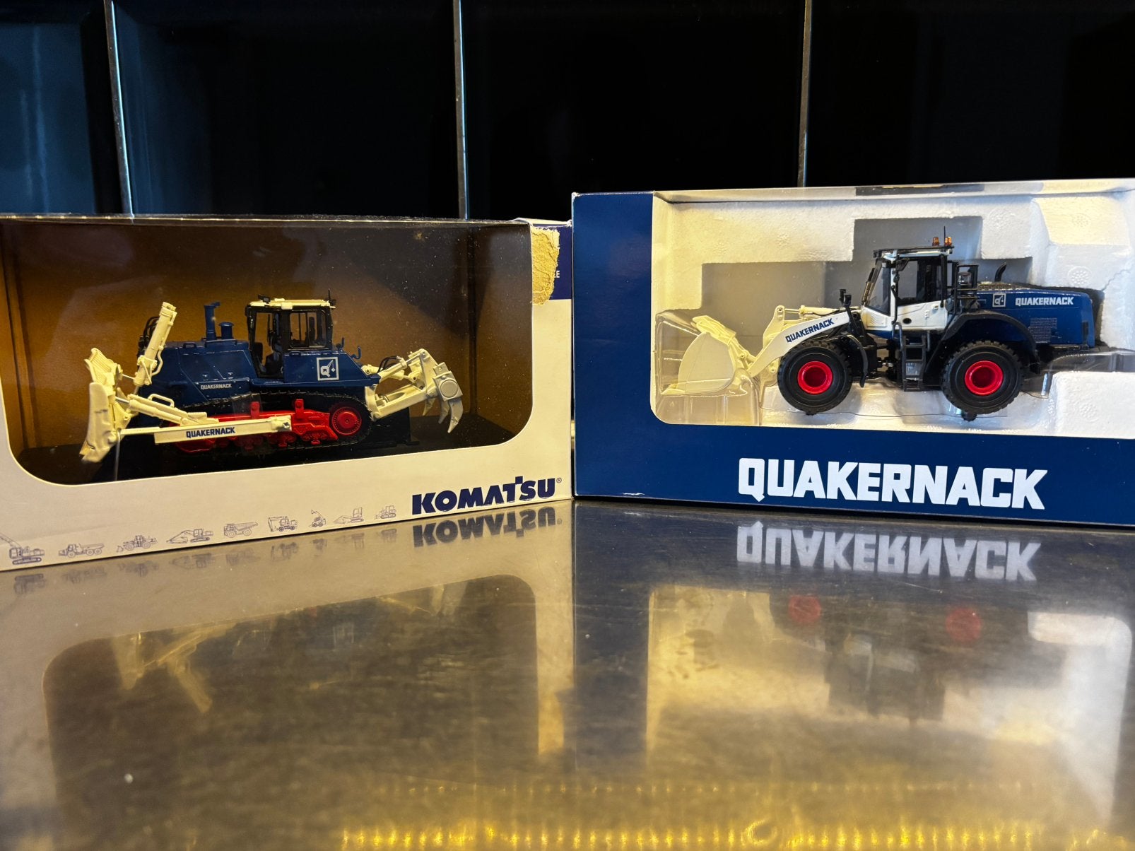 Quackernack Komatsu loader en dozer 1:50 nieuw in doos UH, Ophalen of Verzenden, Zo goed als nieuw, Hijskraan, Tractor of Landbouw