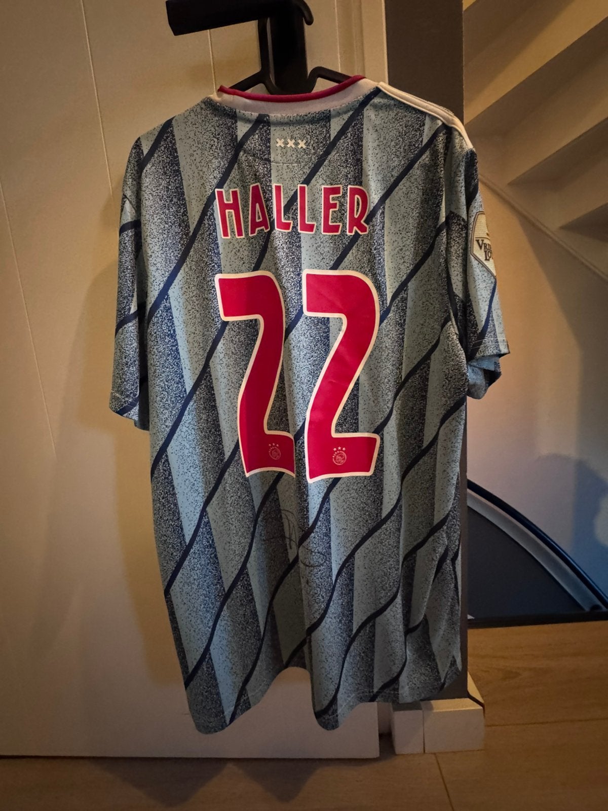 Gesingeerd Sebastiaan Haller shirt xl, Verzamelen, Verzenden, Zo goed als nieuw, Ajax, Shirt