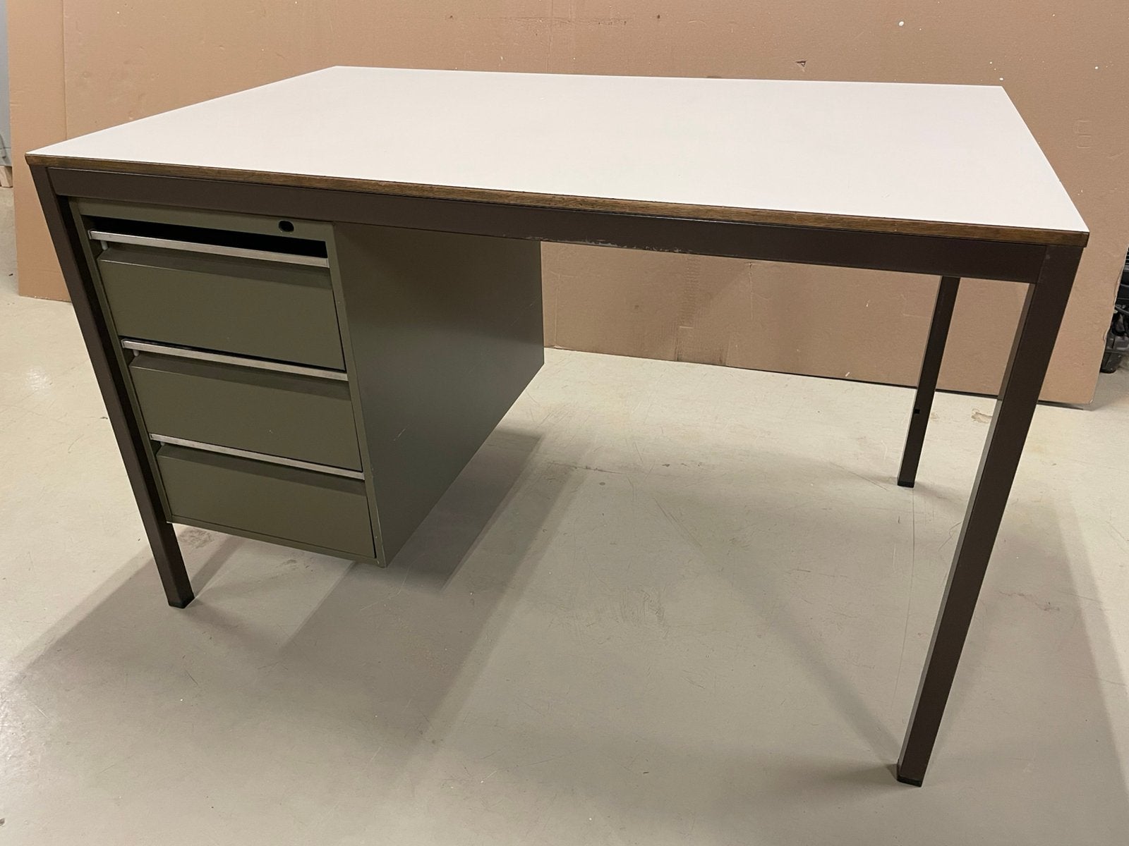 Bureau met ladenblok, Ophalen, Groen, Gebruikt, 120 cm
